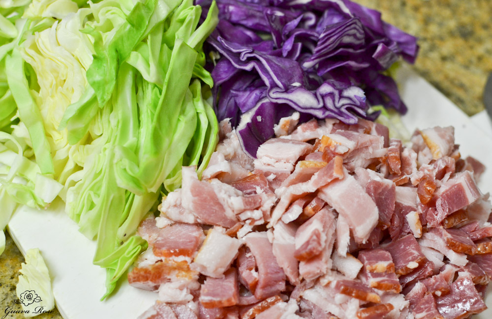 Sliced cabbages and bacon